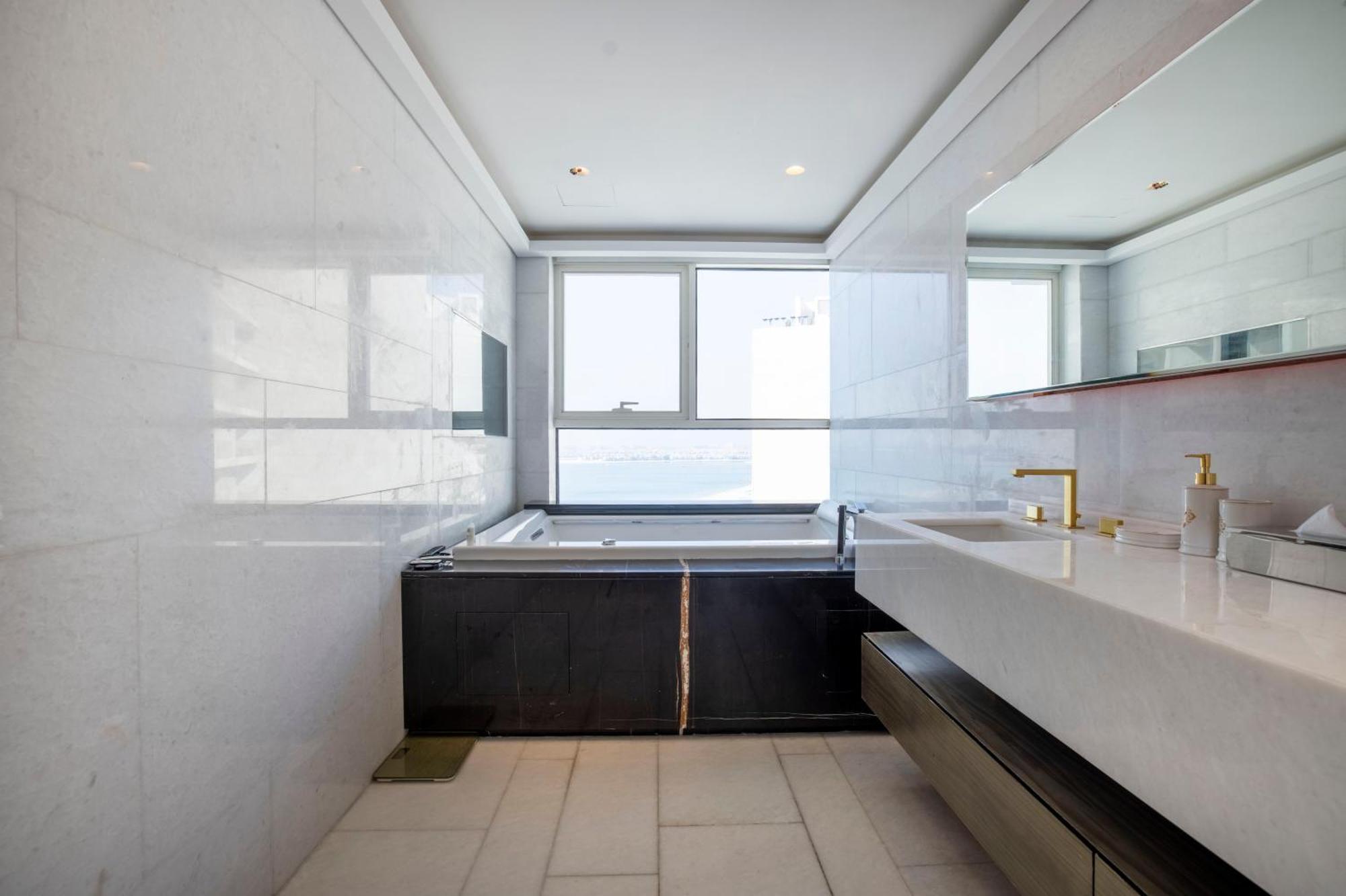 Five Palm Luxury Penthouse Full Marina View & Private Pool Hotell Dubai Exteriör bild